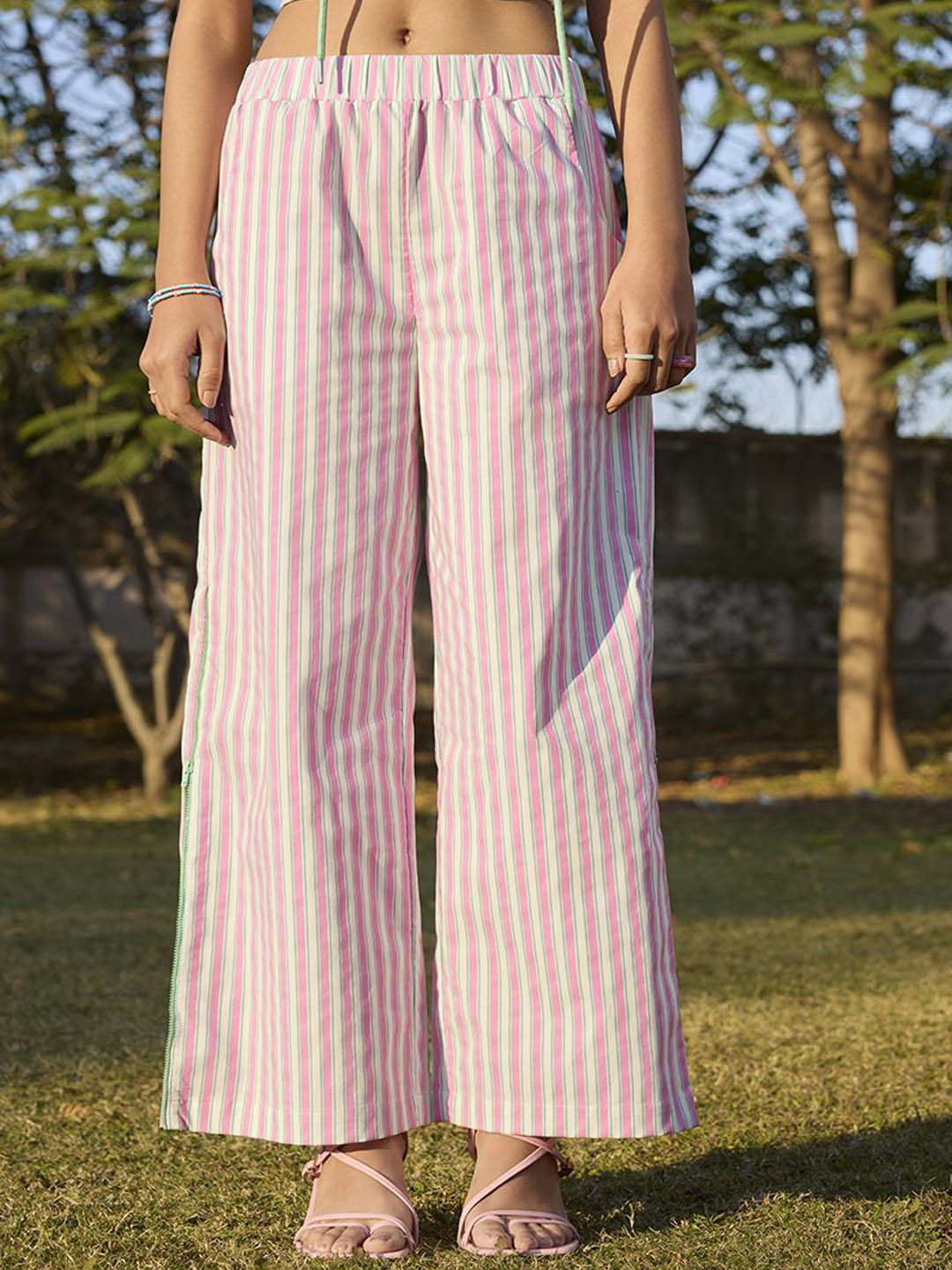 Muvazo Women Striped Kansas Loose Fit Mid Rise Flat-Front Regular Trouser