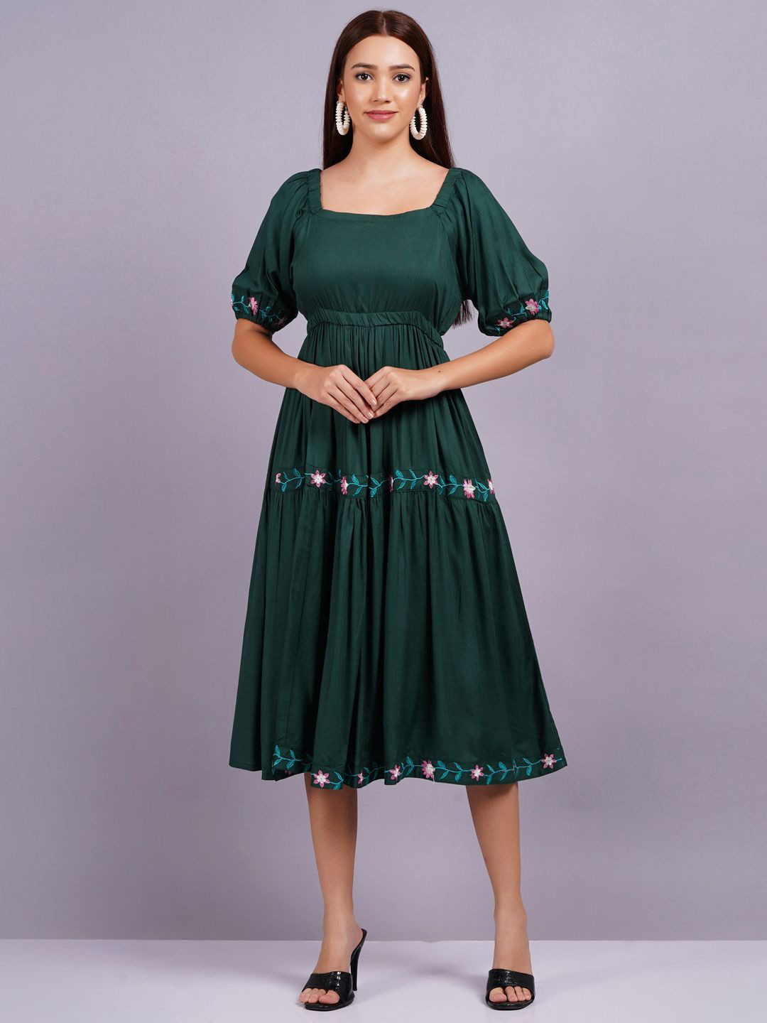 OH MI DIOS Women Green Solid Empire Midi Dress