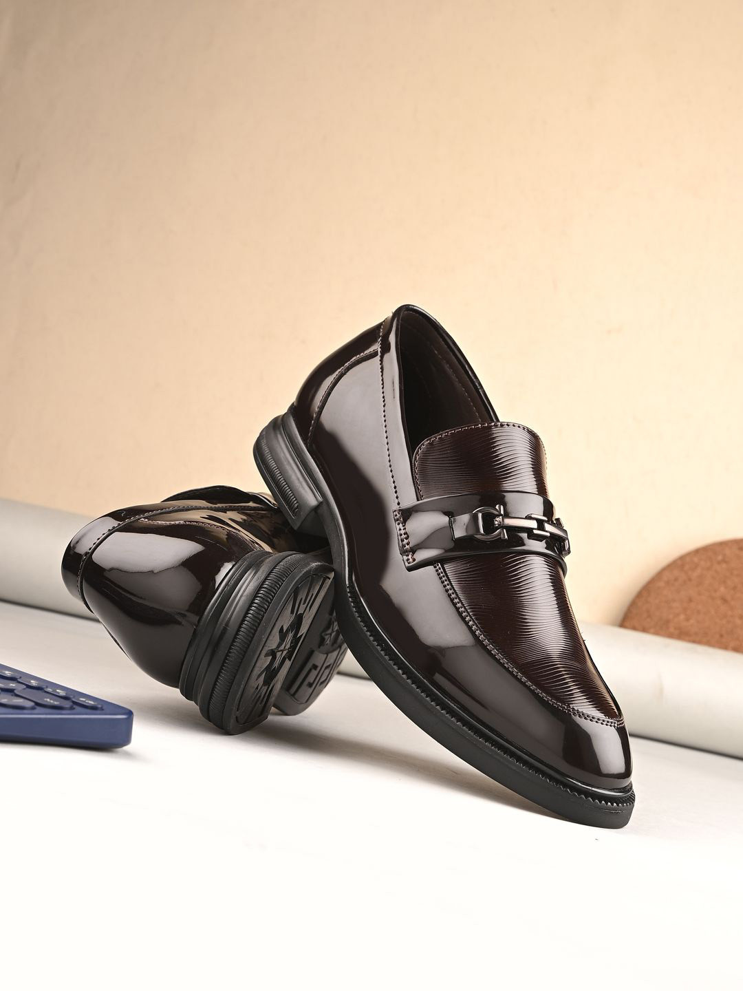 INVICTUS Men Partywear Lace-Ups Textured Brown Derby