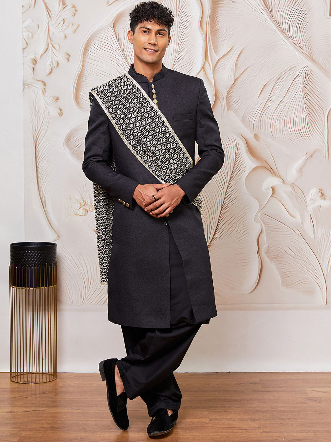 VASTRAMAY Men Sherwani Set With Embroidered Dupatta