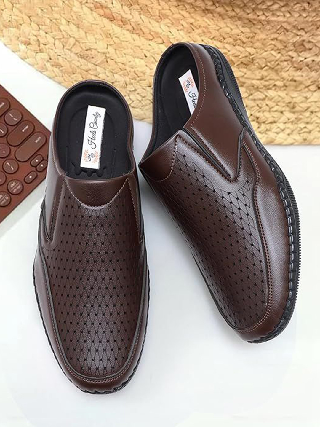 HEELS COUNTY Men Perforations Loafers