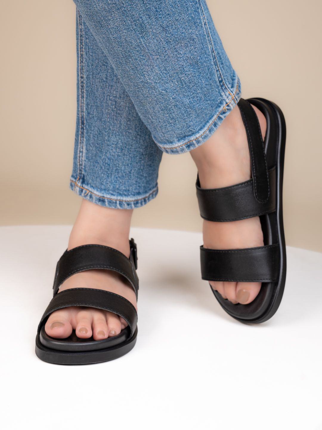The Roadster Lifestyle Co Women Casual Buckle Sandals
