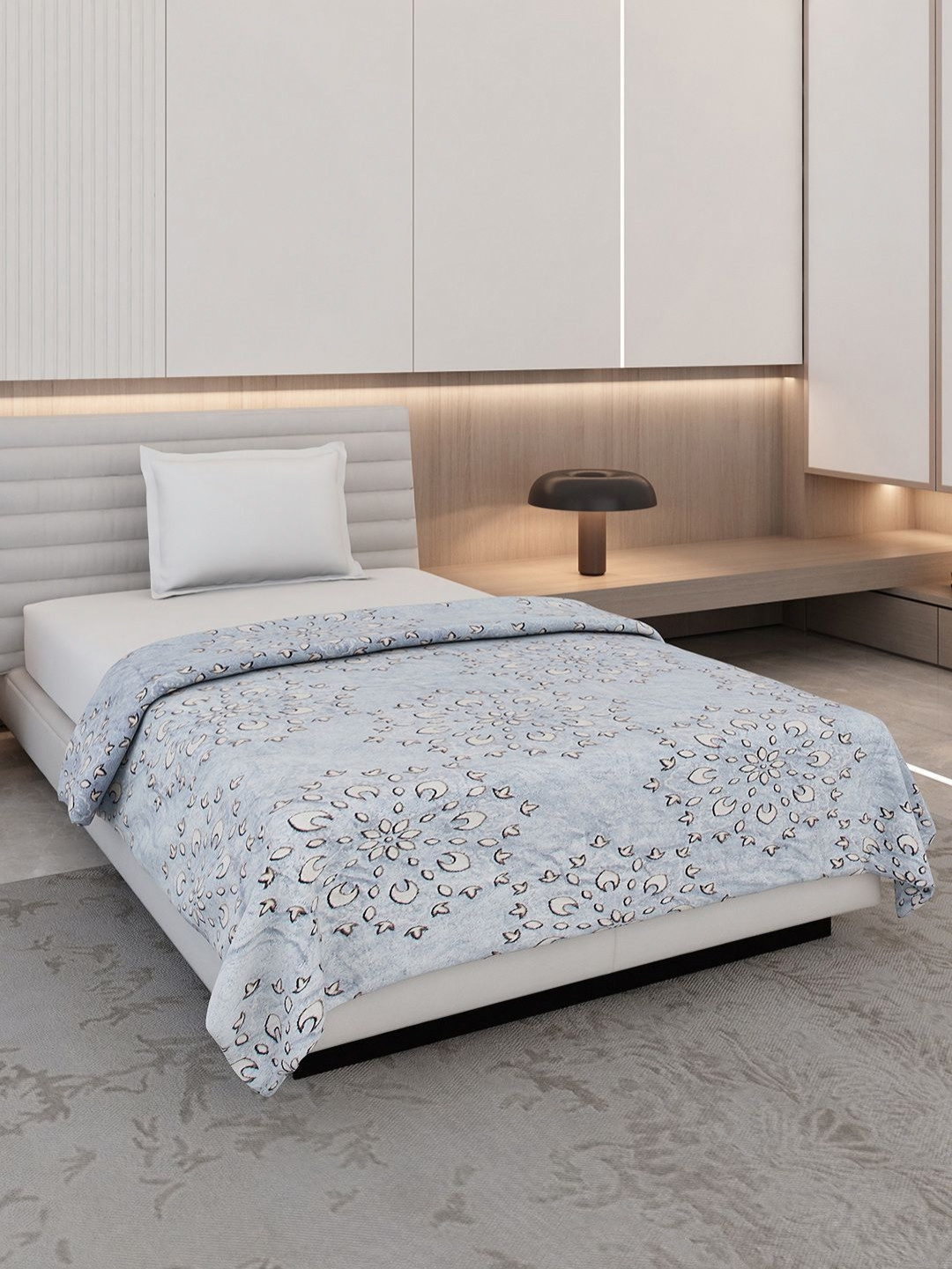 Monte Carlo Blue & White Geometric Printed AC Room 300 GSM Single Bed Blanket