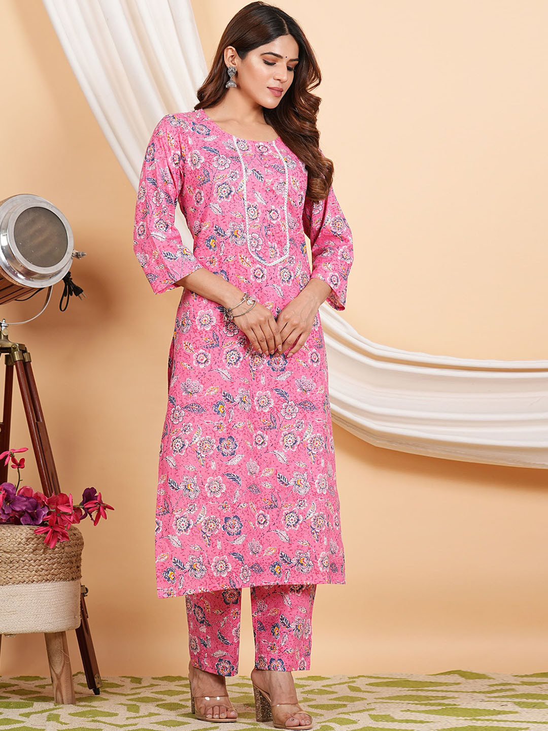 TULSILICIOUS Women Floral Printed Regular Pure Cotton Kurta with Trousers