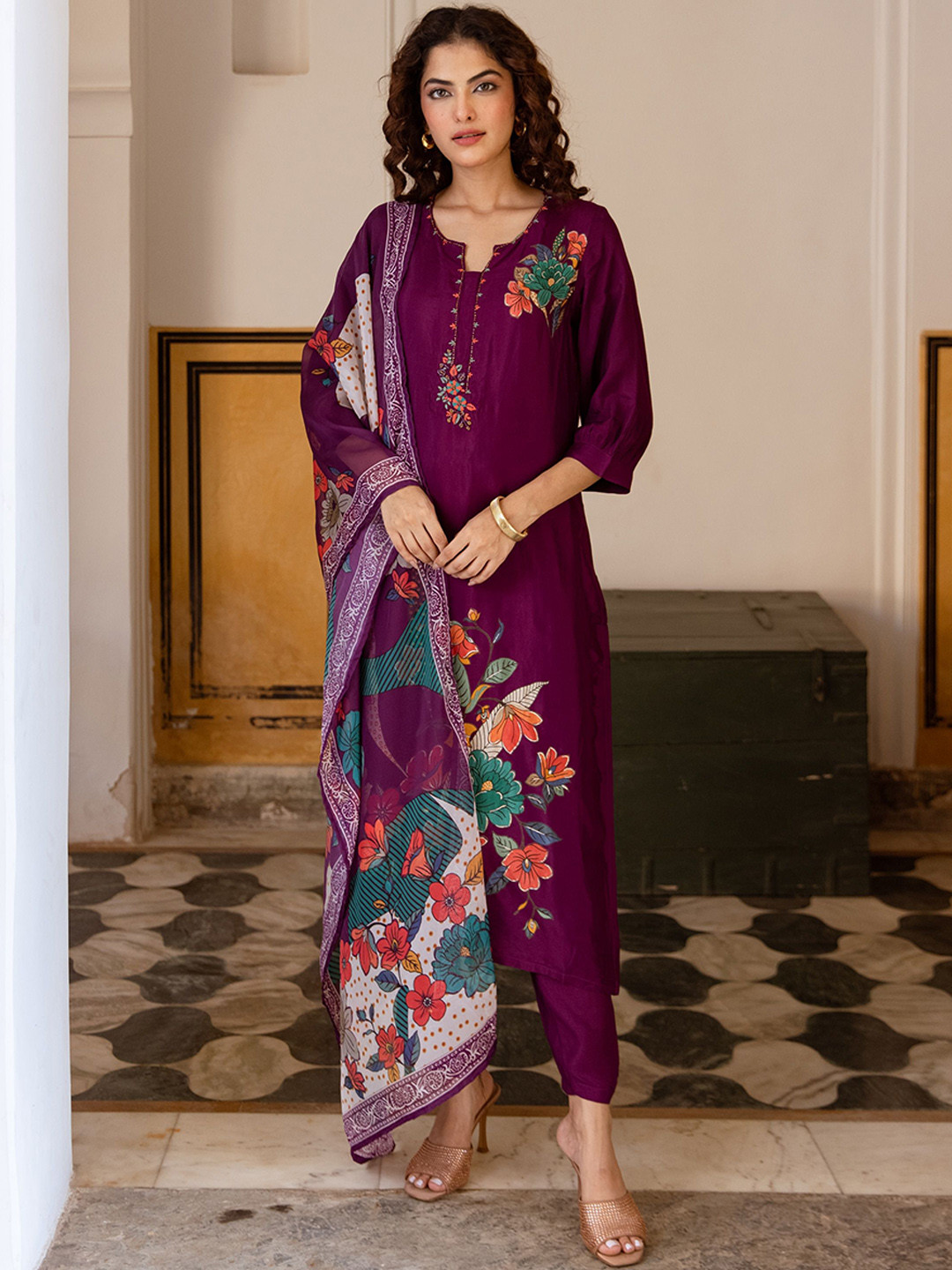 DIVASTRI Floral Printed Notch Neck Muslin Straight Kurta With Trousers & Dupatta