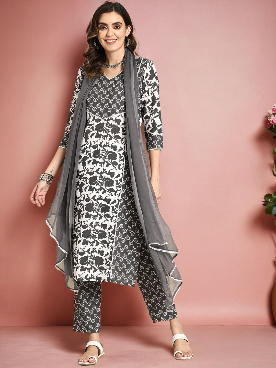 SAHASIKA Women Floral Printed Regular Pure Cotton Kurta with Trousers & With Dupatta