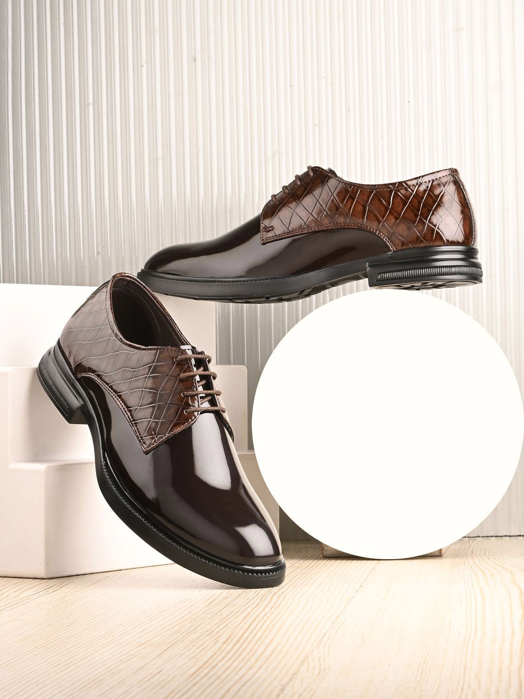 INVICTUS Mens Textured Formal Loafers