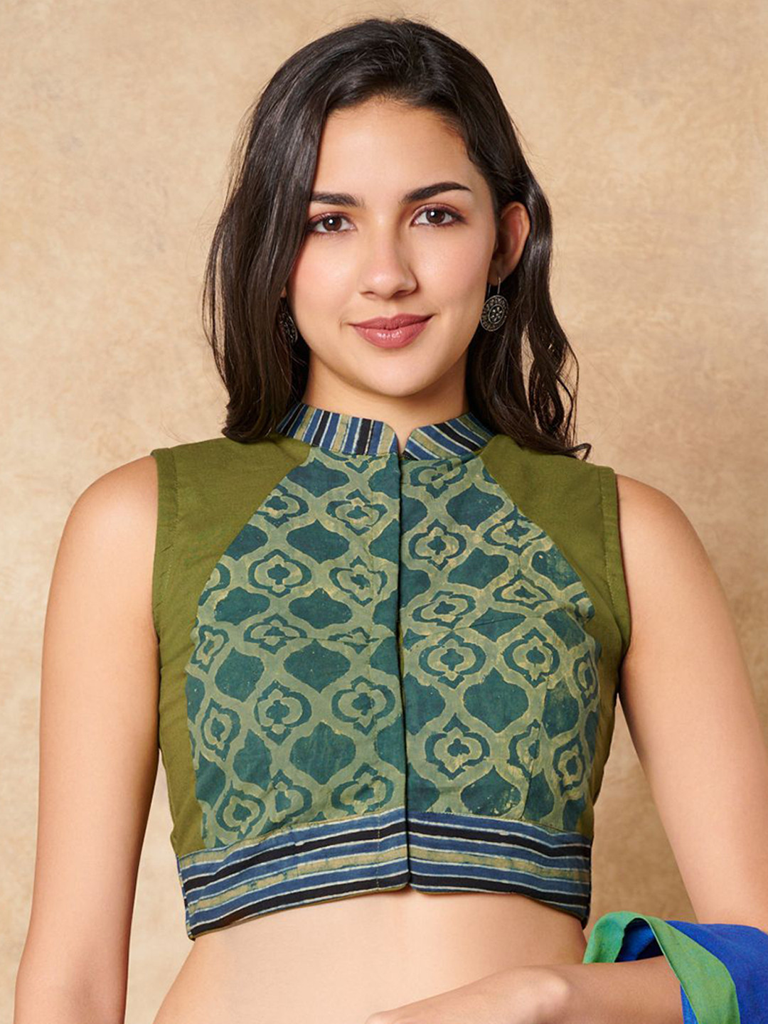 SALWAR STUDIO Printed Pure Cotton Mandarin Collar Sleeveless Saree Blouse