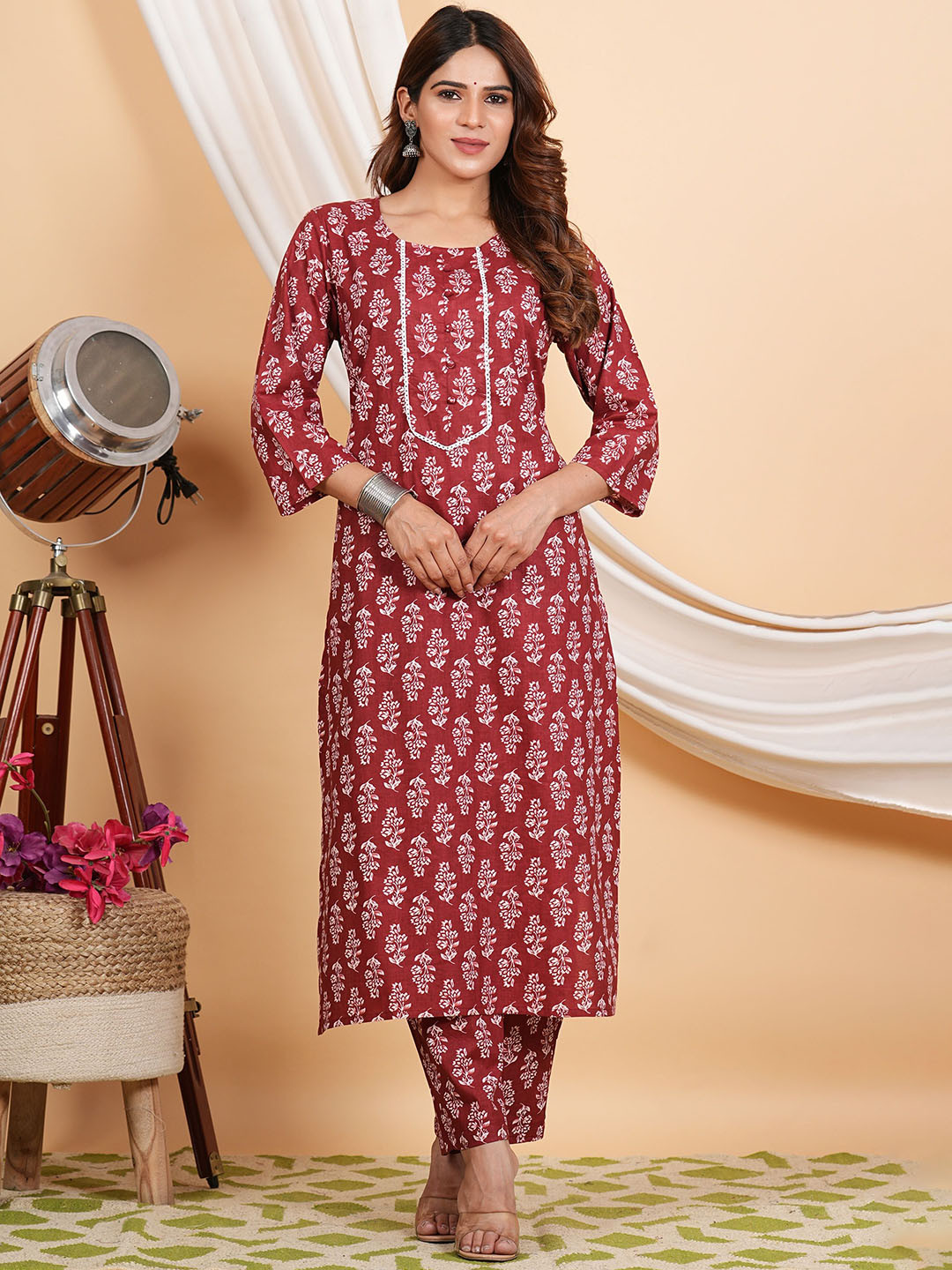 TULSILICIOUS Women Floral Printed Regular Pure Cotton Kurta with Trousers