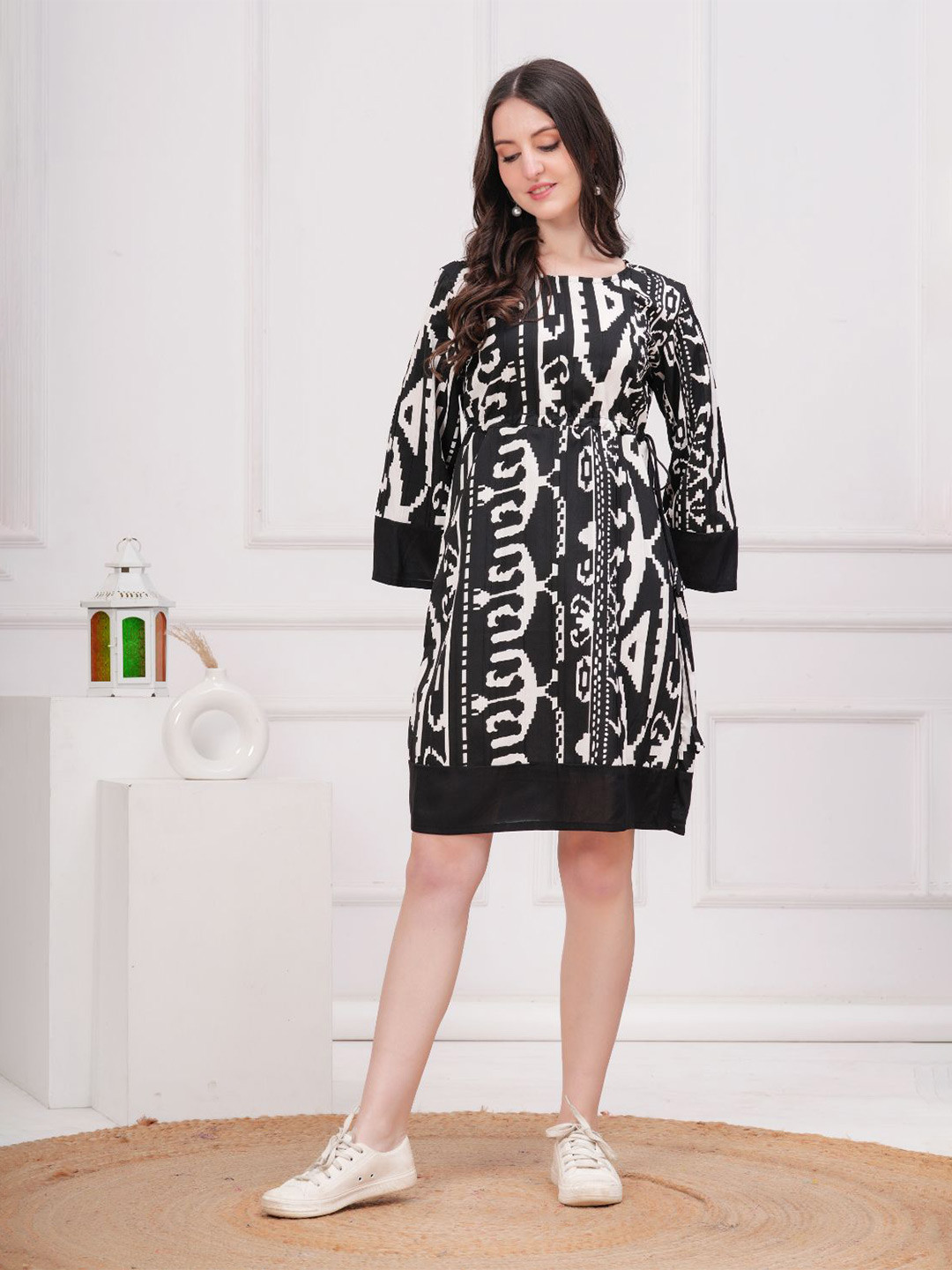 OH MI DIOS Printed Round Neck Tie-Ups Detail A-Line Dress