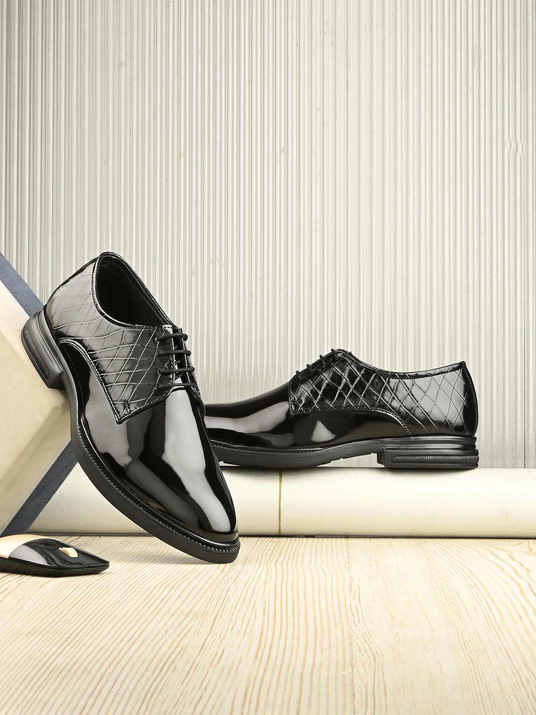 INVICTUS Mens Textured Formal Loafers Black