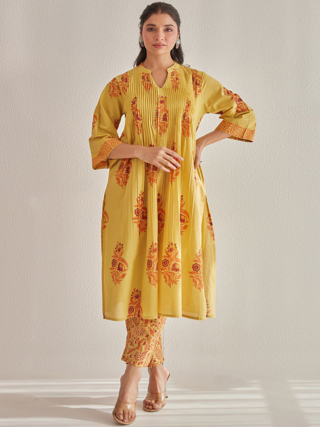 TARA-C-TARA Floral Block Printed Mandarin Collar Pure Cotton Tunic With Trouser