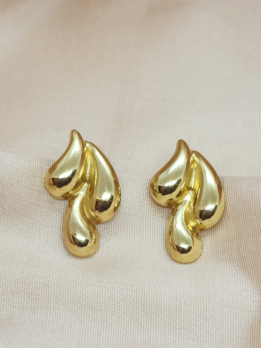 DressBerry Oblong Stainless Steel Gold-Plated Teardrop Shaped Studs