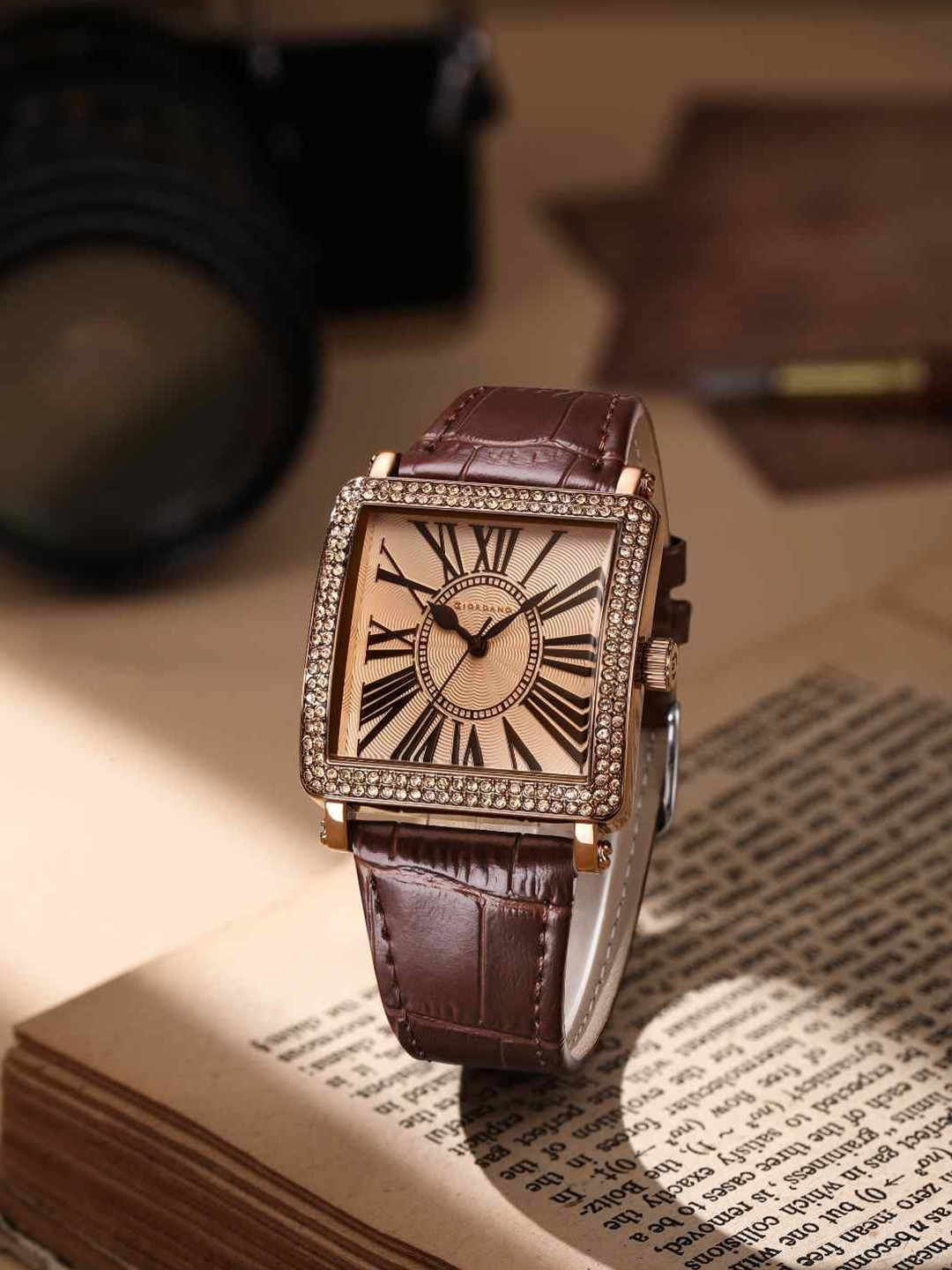 GIORDANO Women Embellished Dial & Leather Bracelet Style Straps Analogue Watch GZ-60091-03