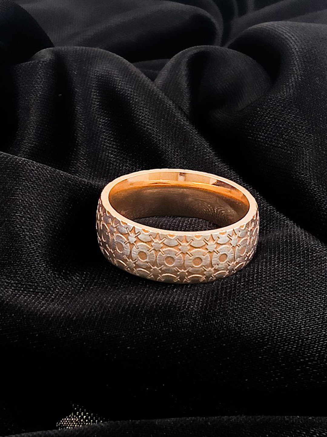 Saizen Stainless Steel Rose Gold-Plated Intricate Textured Adjustable Finger Ring