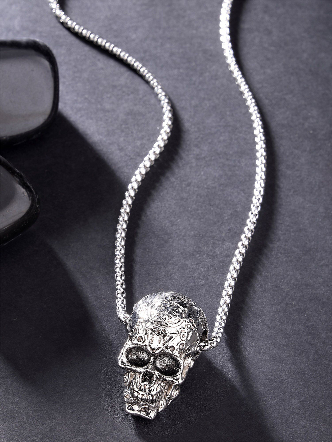 The Roadster Lifestyle Co. Men Silver-Plated Skull Pendant with Chain