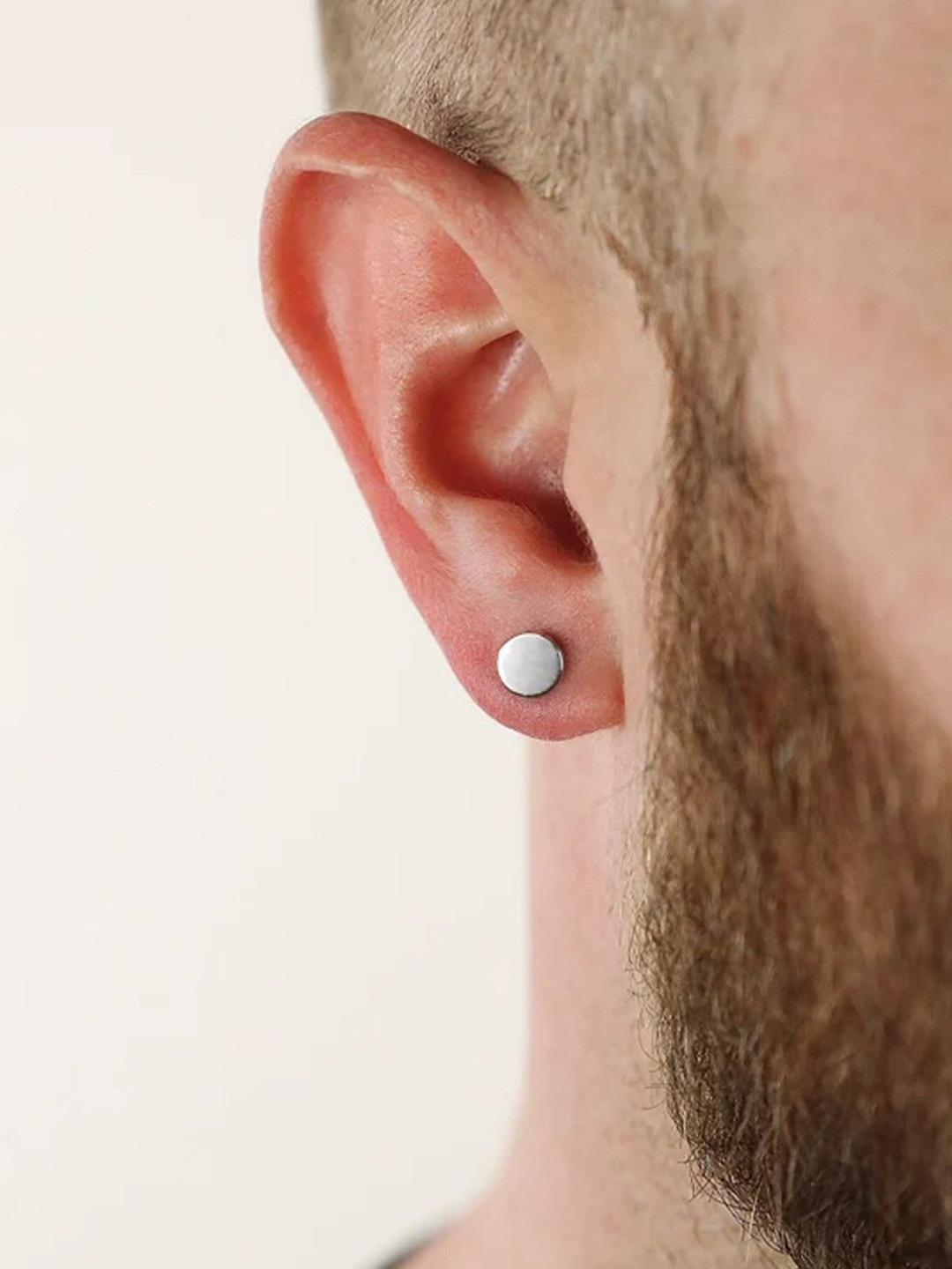 Goldnera Men Sleek Circular Shaped Studs