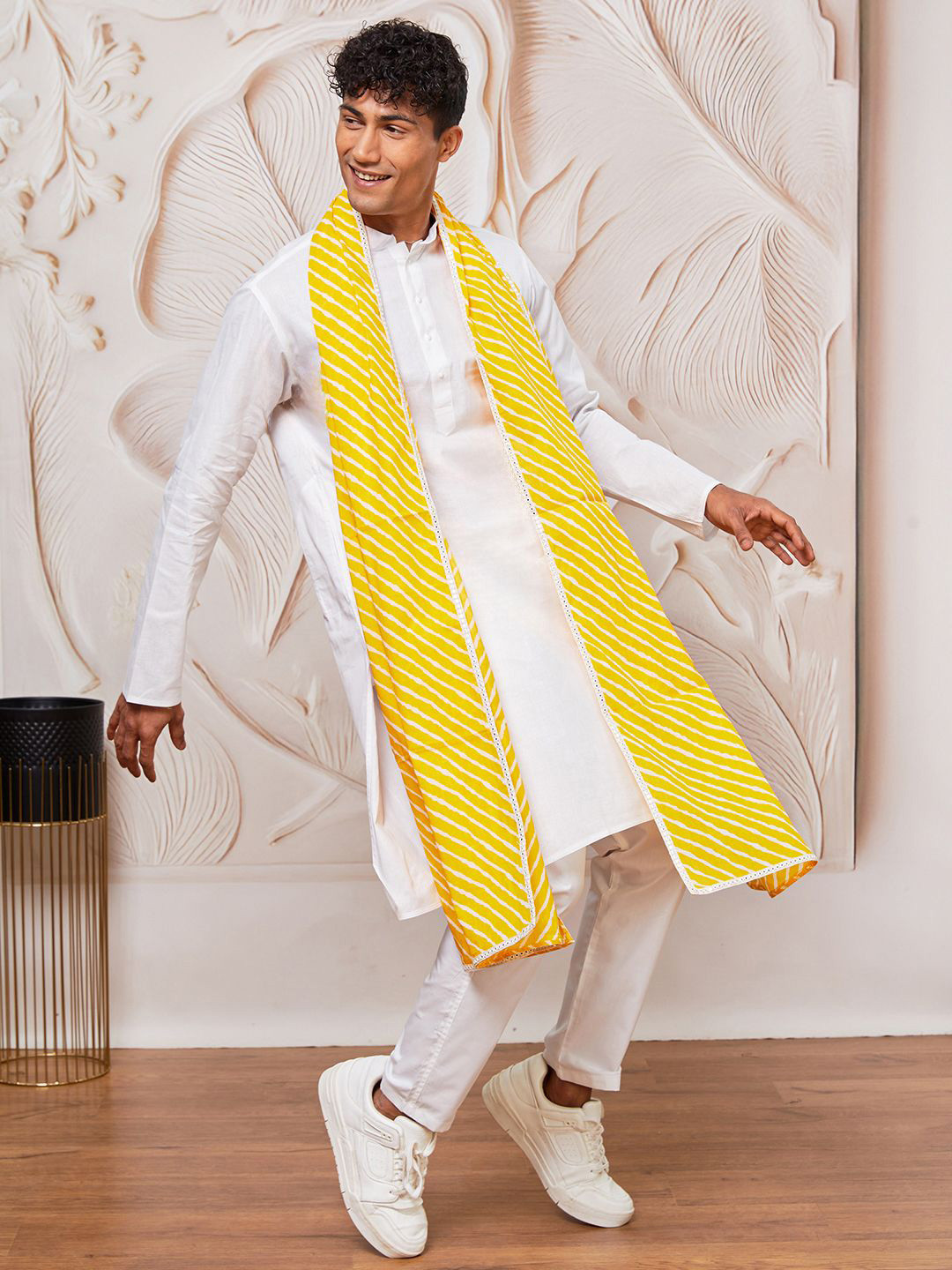 VASTRAMAY Men Printed Leheriya Dupatta with Mirror Work