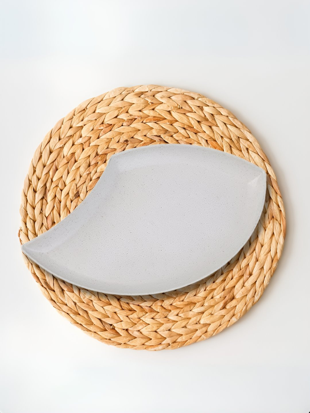 YELONA Beige Petal-Shaped Bamboo Dishwasher and Microwave Safe Plate