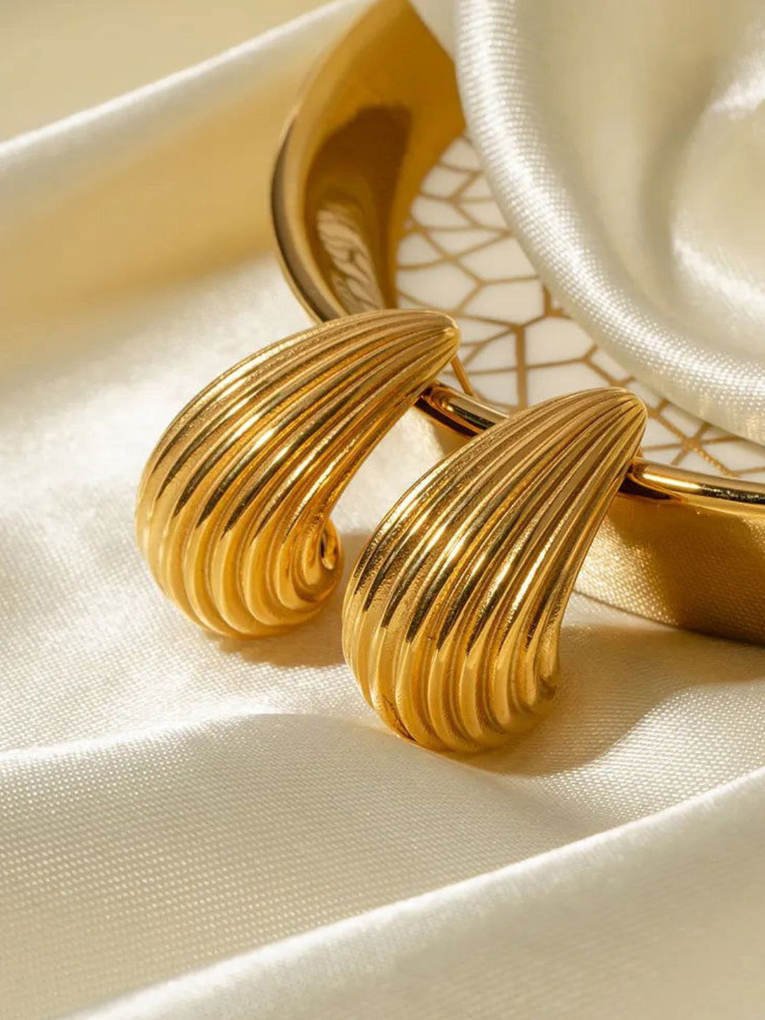 SHVETAH Gold-Plated Stainless Steel Waterproof Teardrop Shaped Studs