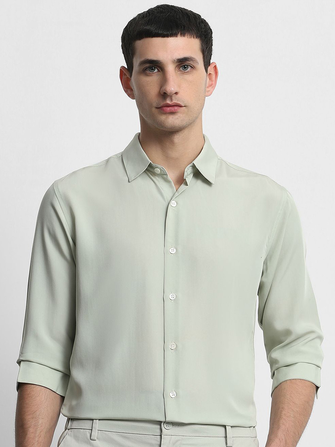 Mufti Men Slim Fit Solid Spread Collar Casual Shirt