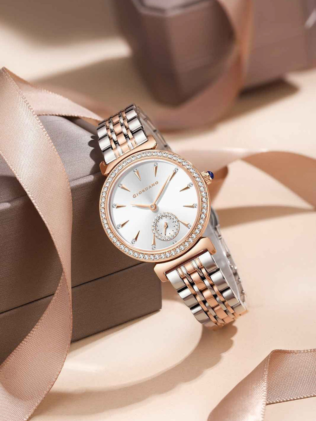 GIORDANO Women Dial & Stainless Steel Bracelet Style Straps Analogue Watch GZ-60090-11