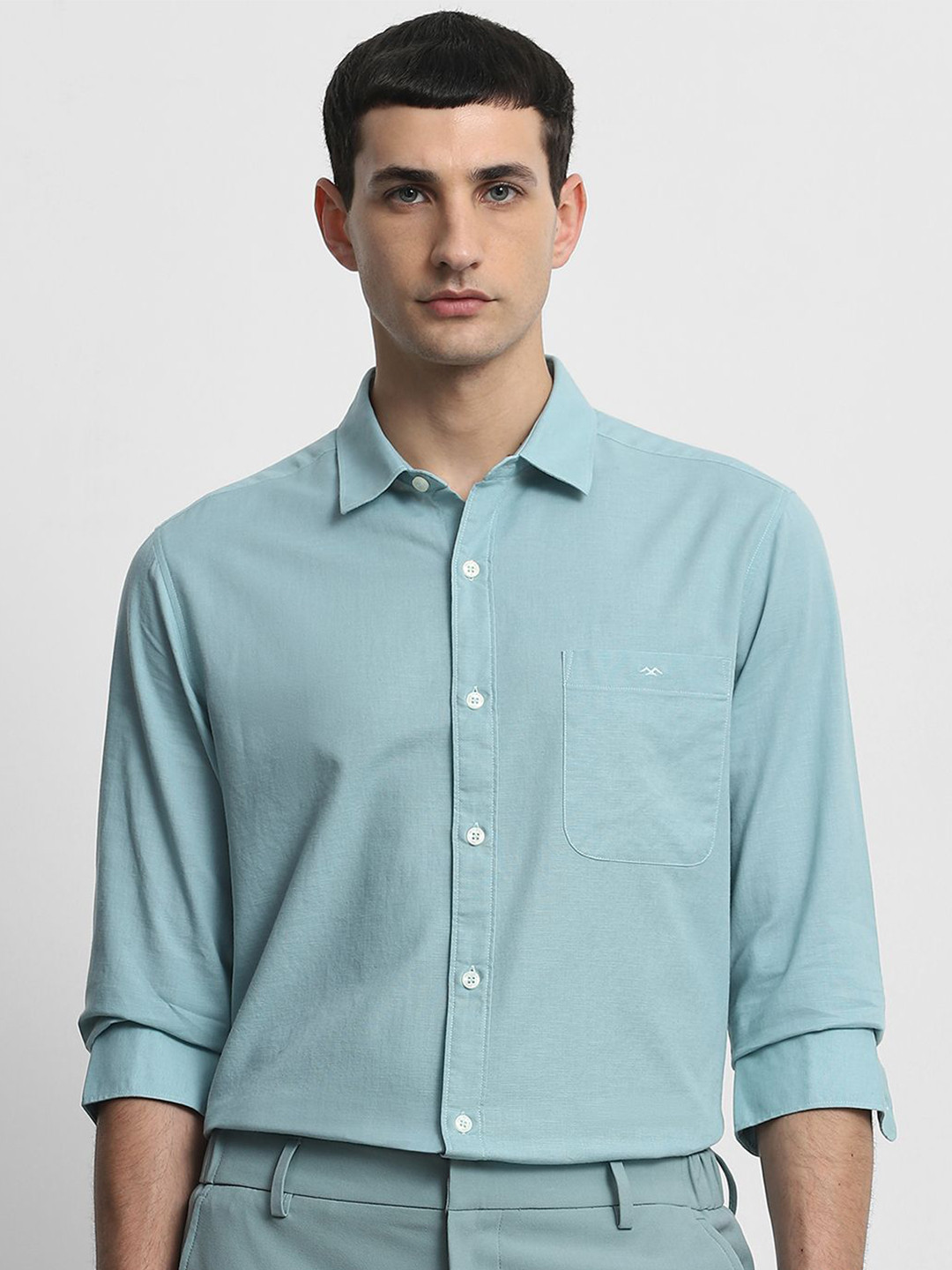 Mufti Men Slim Fit Solid Spread Collar Casual Shirt