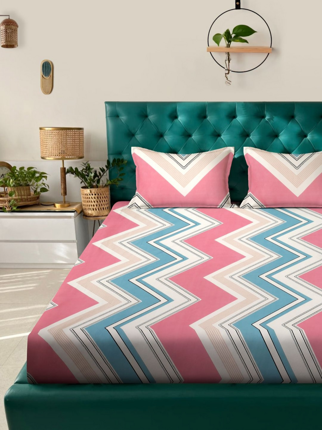 Arrabi Pink Chevron Cotton 300 TC Fitted King Fine Bedsheet with 2 Pillow Covers-100 x 86 inches