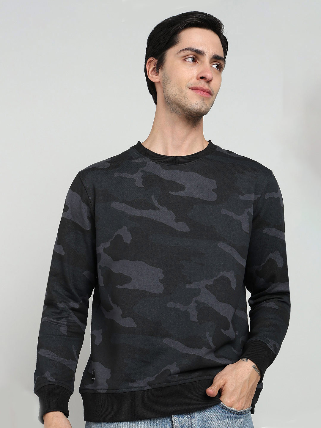Alan Jones Men Camouflage Print Pullover Sweatshirt