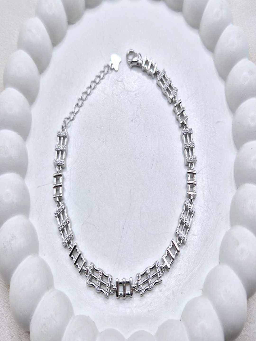 Kinavah Silver Silver-Plated Link Bracelet