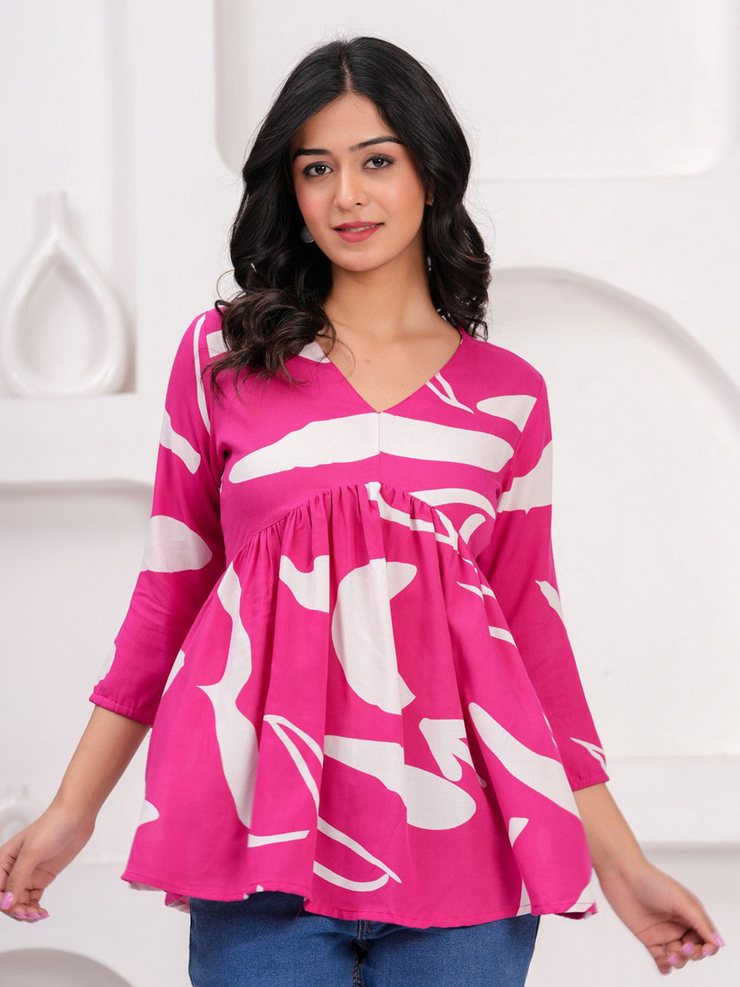 Sarai Women Pink Abstract Print V-Neck Top