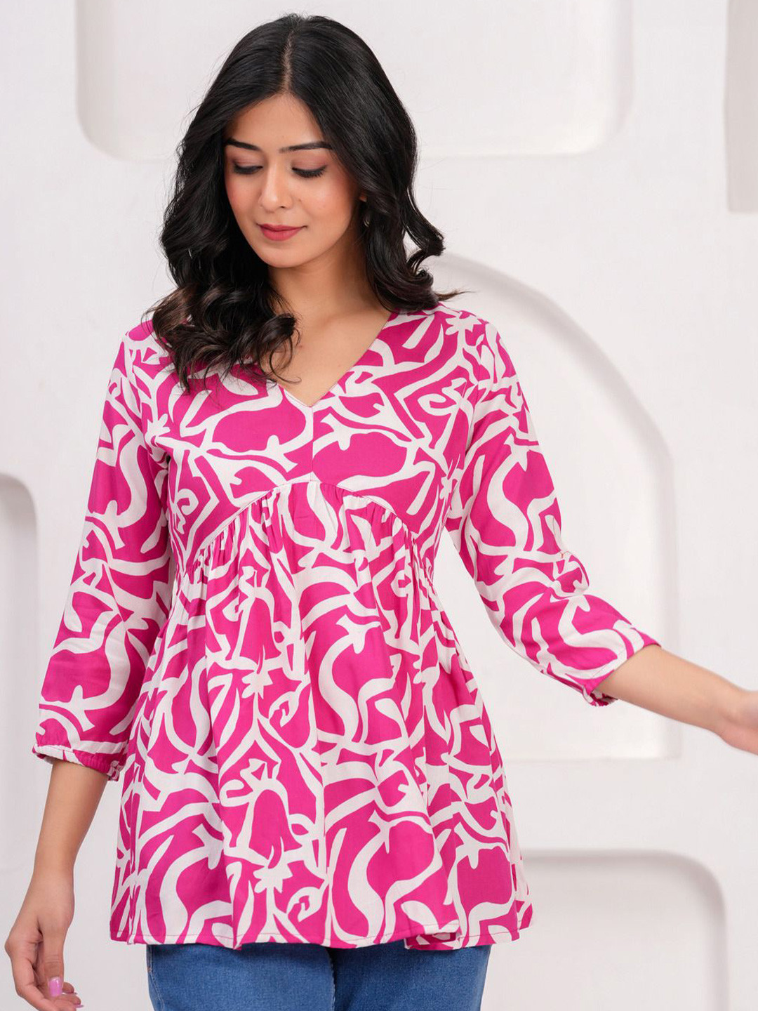 Sarai Women Pink V-Neck Printed Top