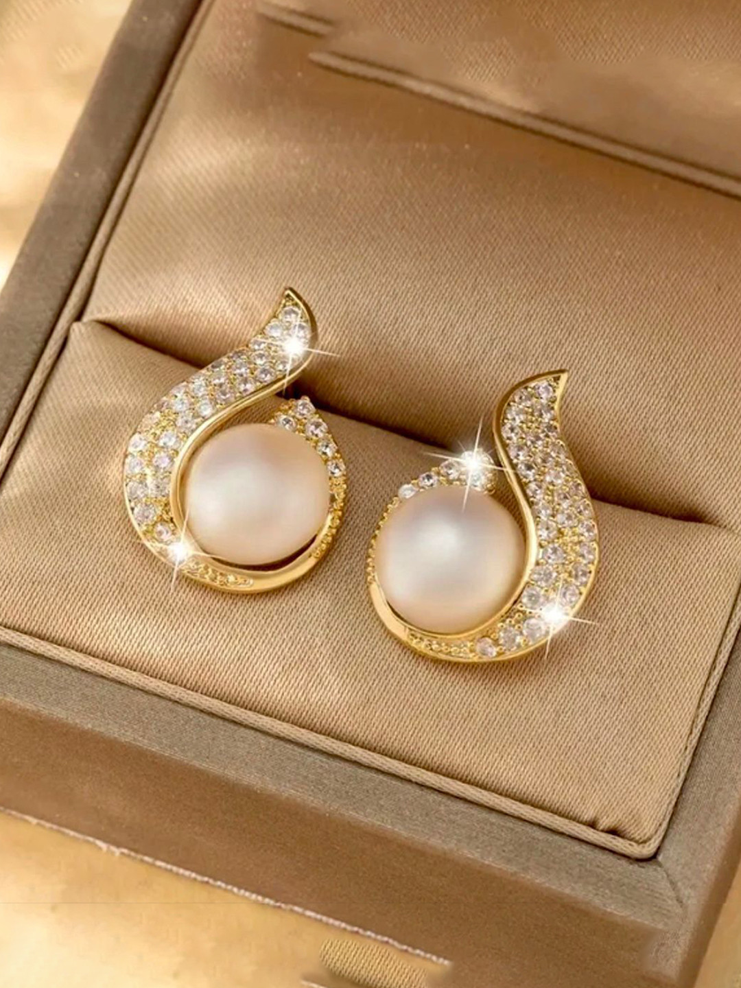 Alonzo Artificial Stones Studded Contemporary Studs