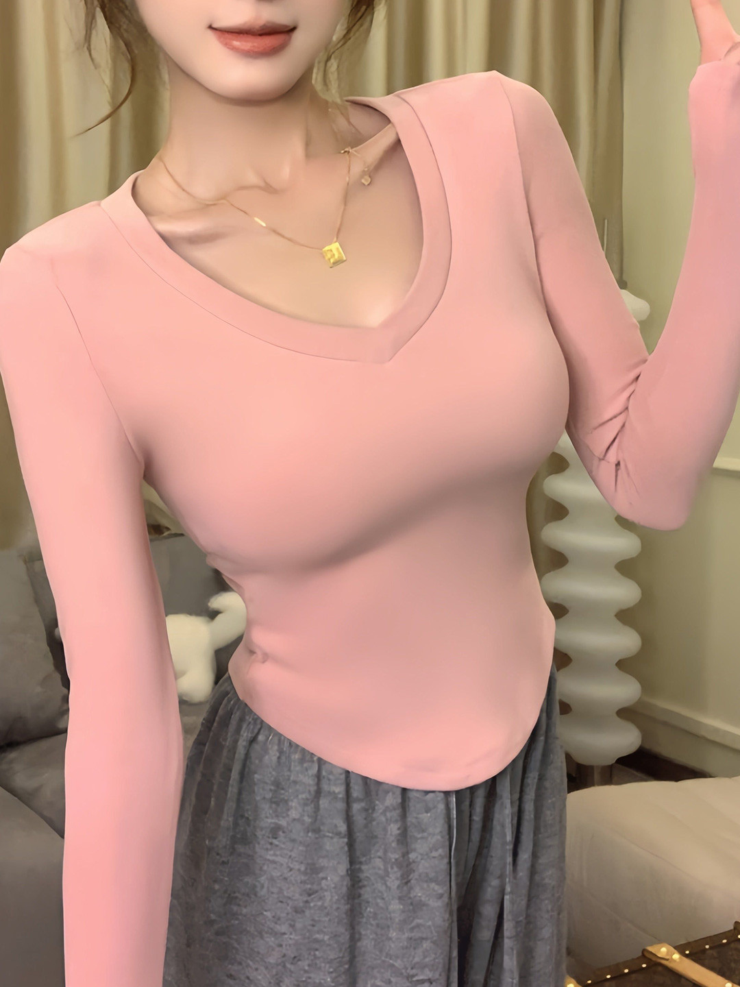 Outzidr Women V-Neck Fitted Apple Hem Top