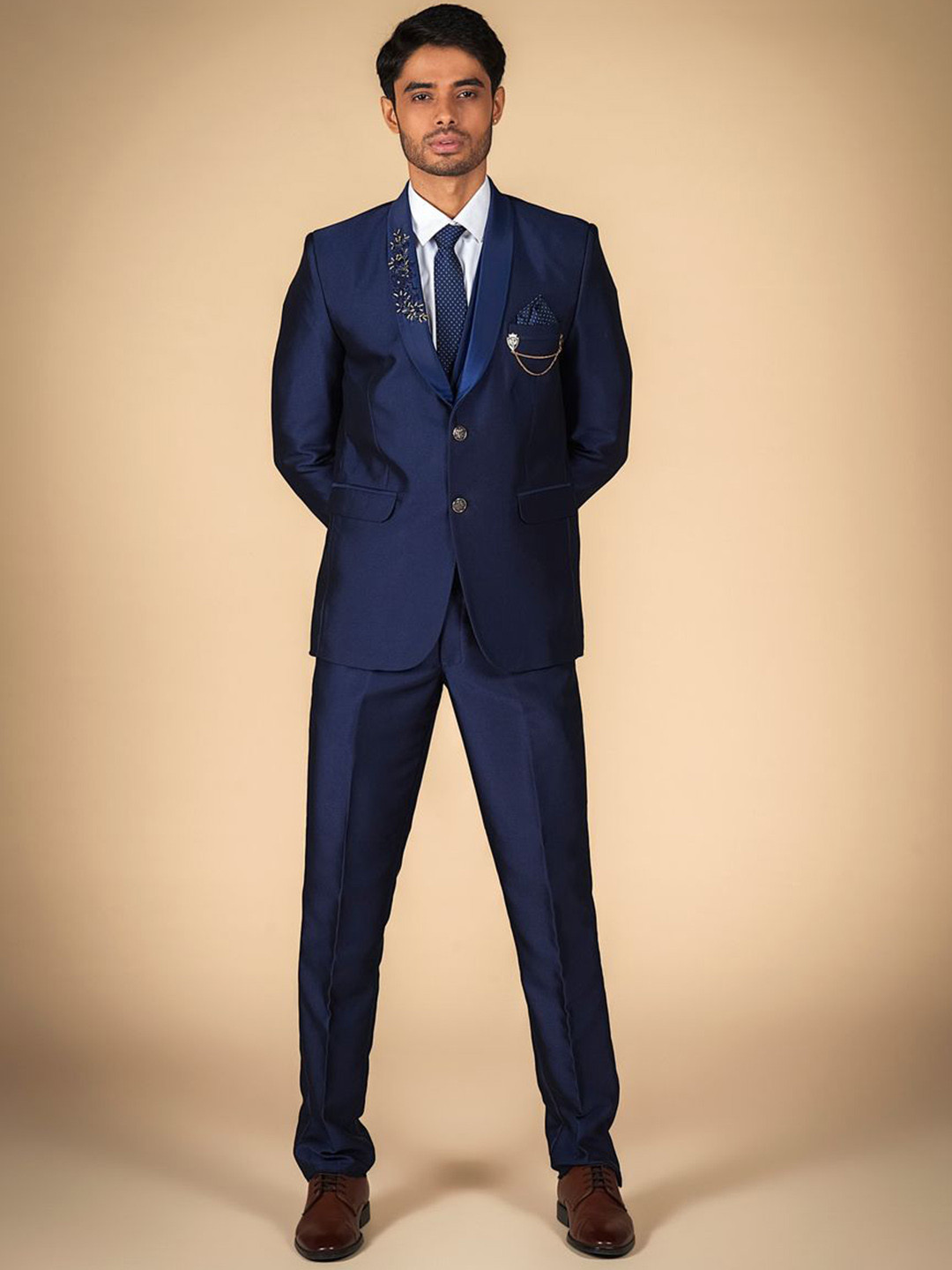 Dulha Ghar Men Embroidered Single-Breasted Suits