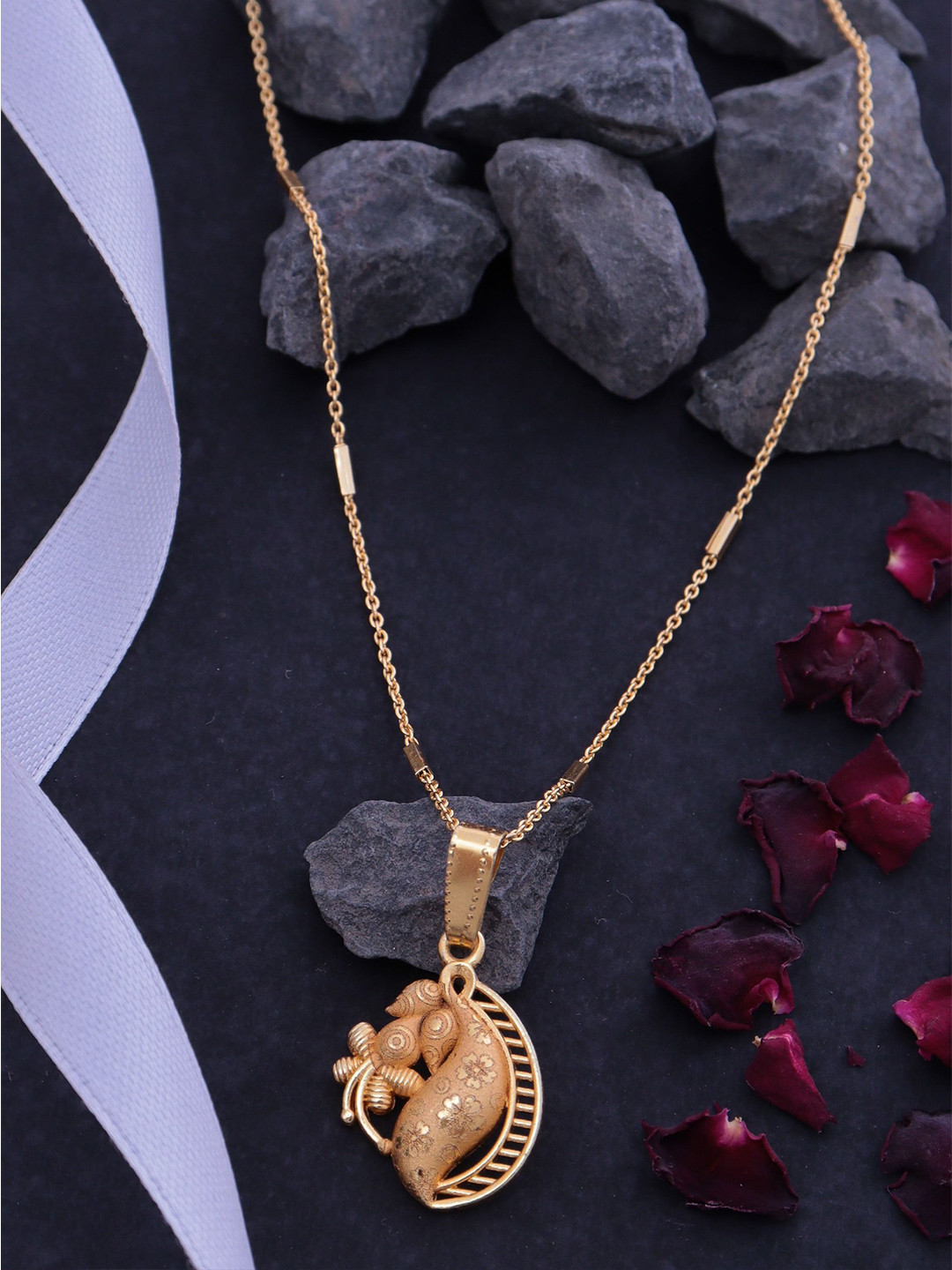 Ramdev Art Fashion Jwellery Gold-Plated Flower Design Pendant With Chain