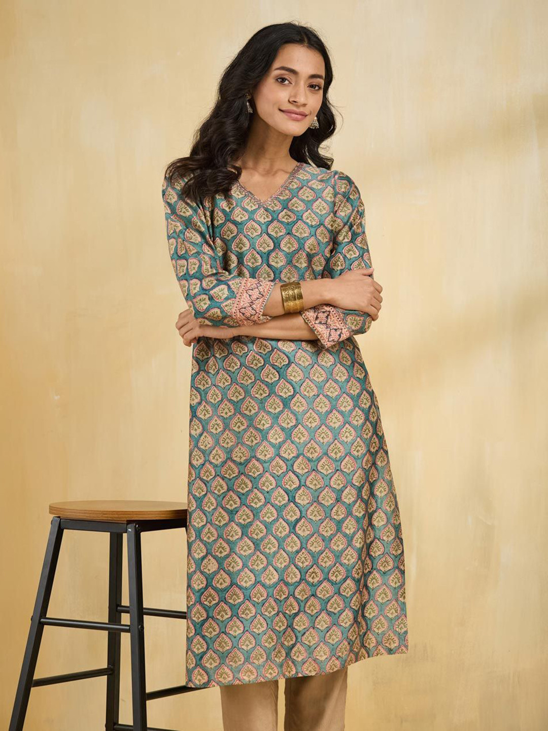 Fabindia Floral Printed V-Neck Hand Block Printed Cotton Silk Straight Kurta