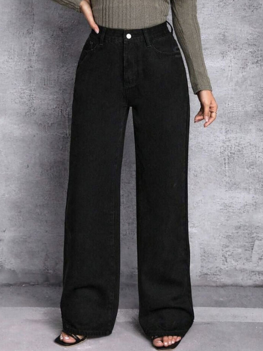 Trendy Looks Women Comfort Straight Fit High-Rise Clean Look Jeans