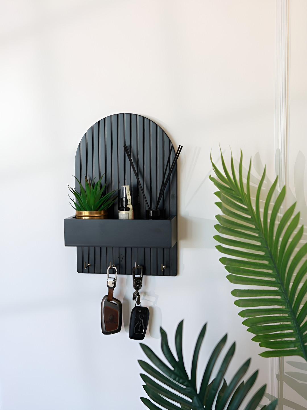 Cinch Home Black Textured Wall-Mounted Key Holder With Shelf