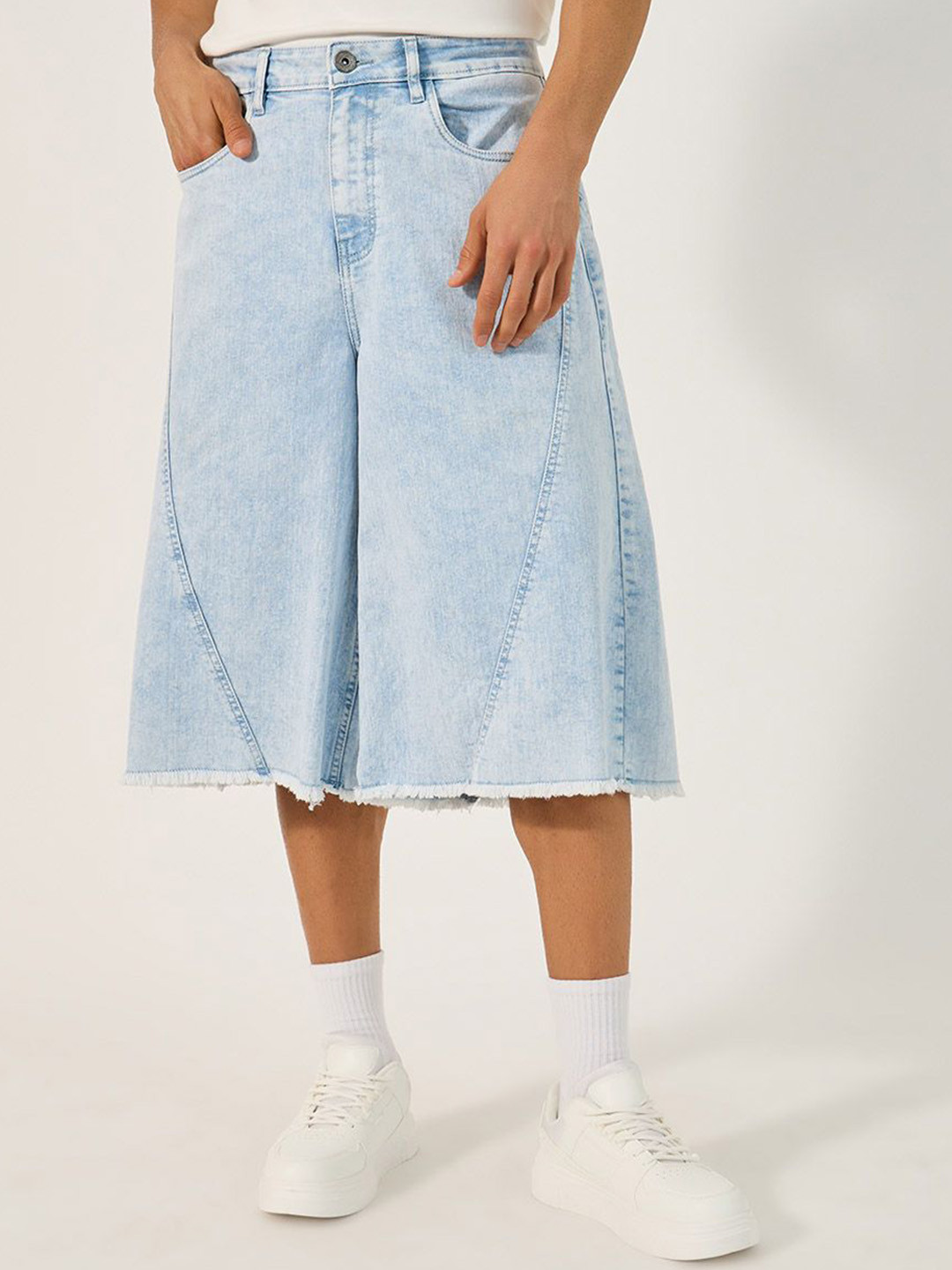 Styli Men Embossed Pocket Detail Denim Jorts