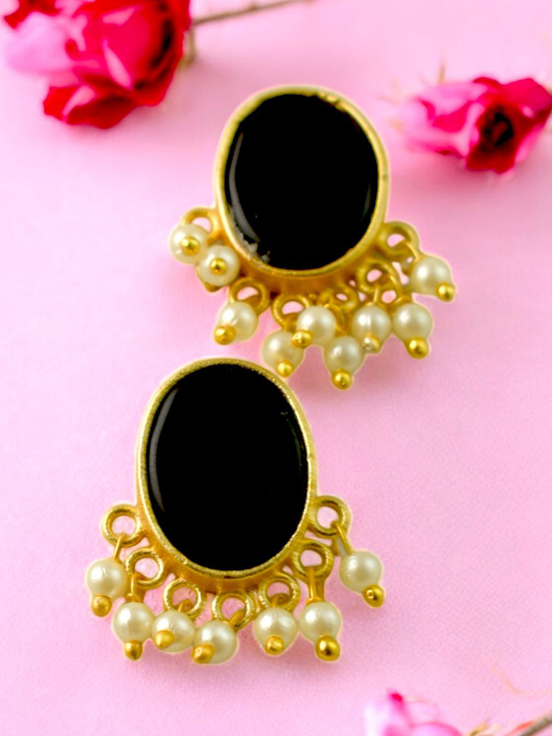TISHUL JEWELS Gold-Plated Artificial Stones Stidded & Beaded Circular Shaped Studs