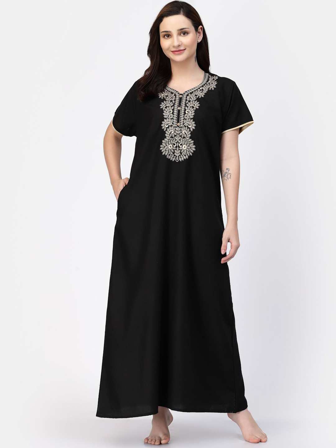 CHUI MUI Floral Embroidered Round Neck Pure Cotton Maxi Nightdress