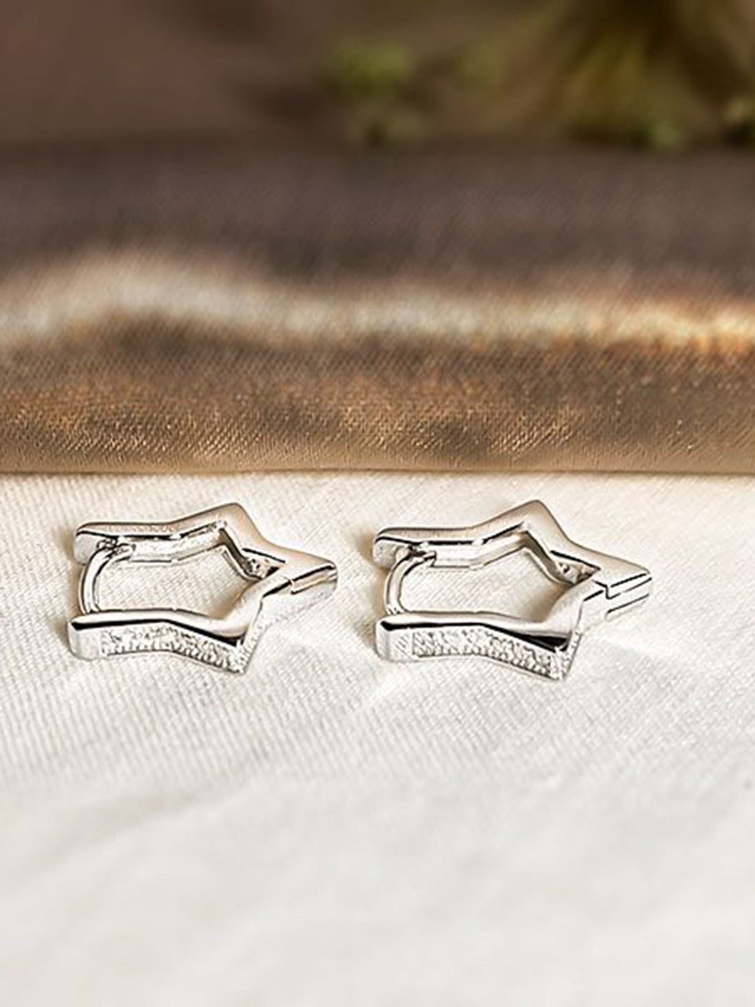 INARI SHINES 925 Silver Rhodium-Plated Cubic Zirconia Studded Star Shaped Hoop Earrings