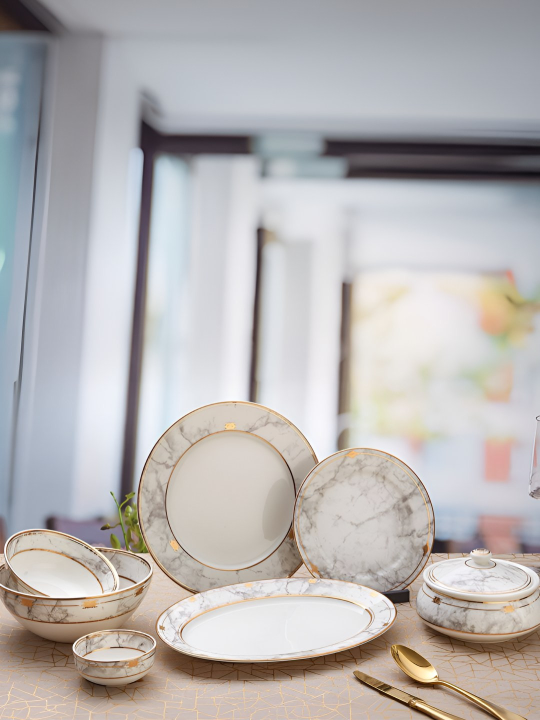 Naqsh Living Onyx Collection White Geometric Porcelain Highlighted with4k Gold Print 22 Piece Dinner Set