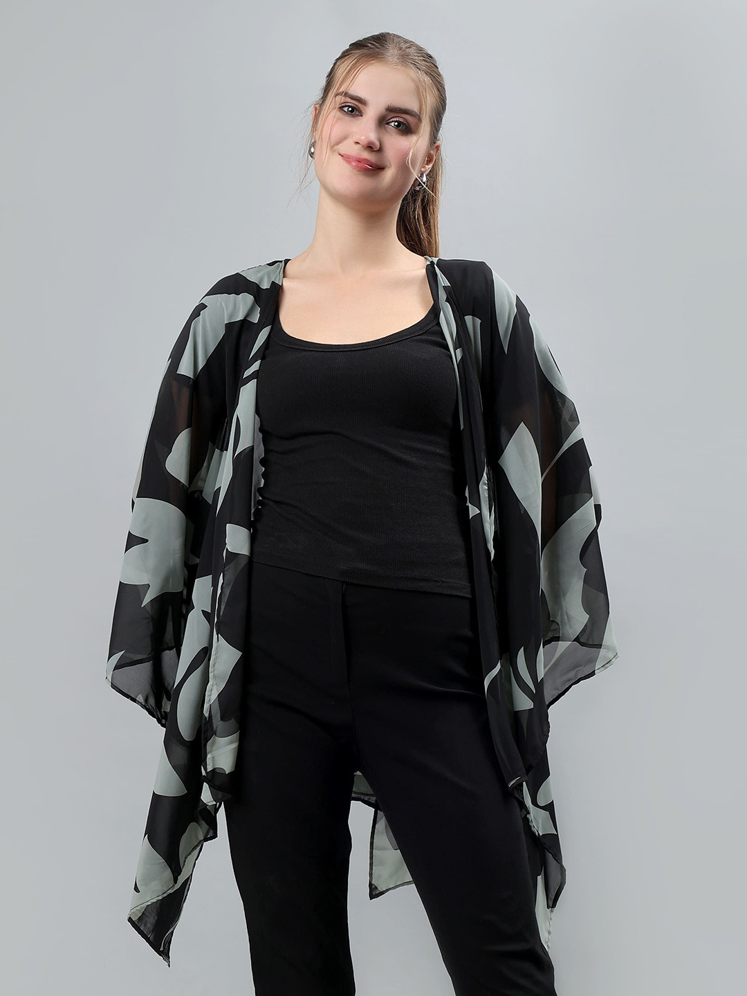 ETRAANA Abstract Printed Kaptan Type Short Shrug