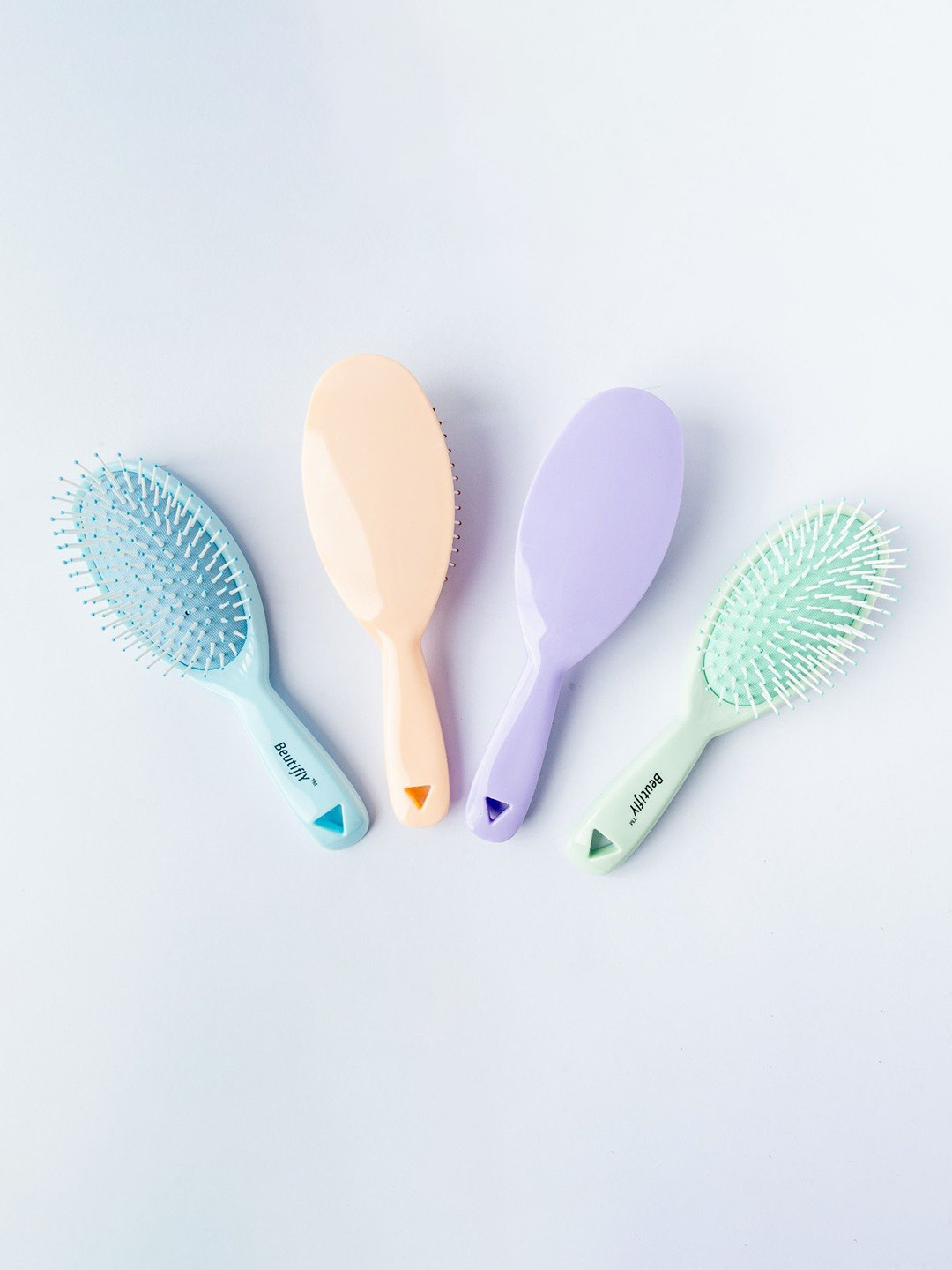 Beutifly Round Glossy Finish Hair Brush For Detangling Hair