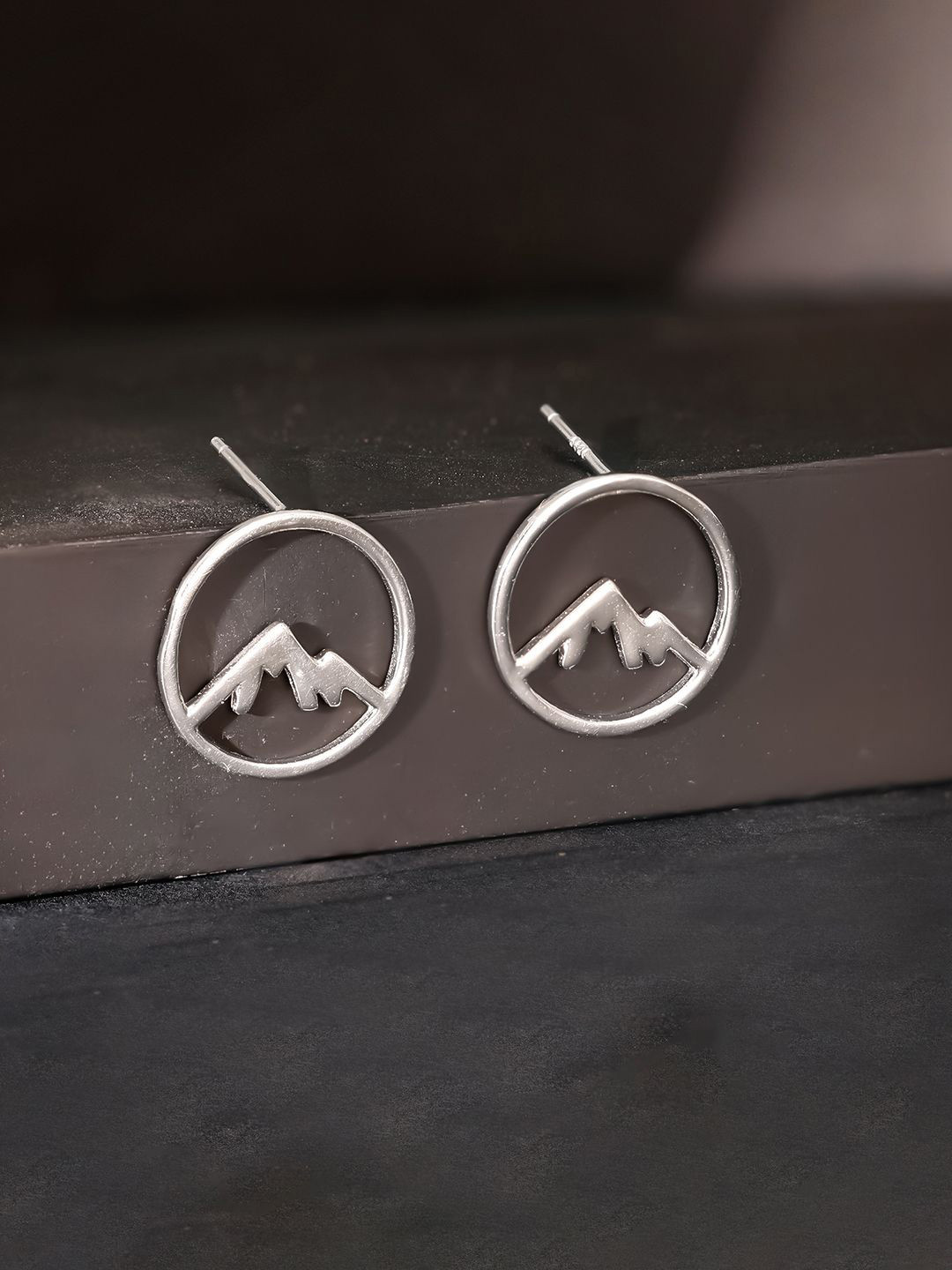 GIVA Contemporary Studs Earrings