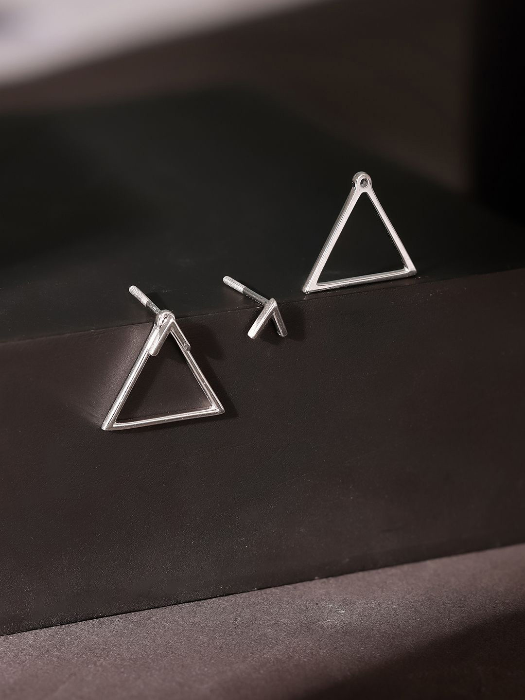 GIVA Contemporary Studs Earrings