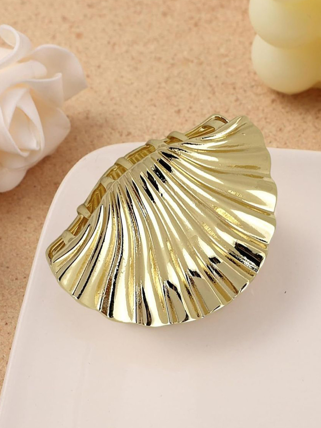 Radhya Accessories Women Pack of 2 Shell Golden Metal Hair Claws