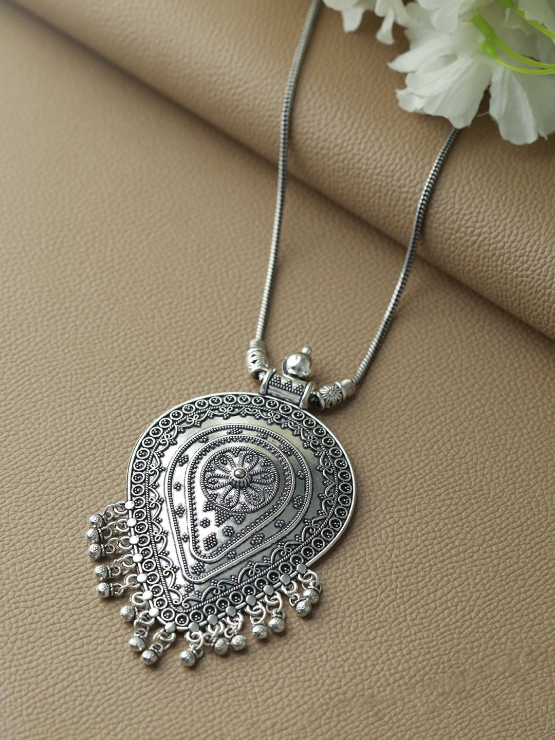 Sangria Silver-Plated Metal Oxidised Minimal Pendant With Chain